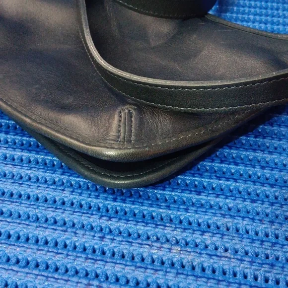 Coach - Picture 6 of 7